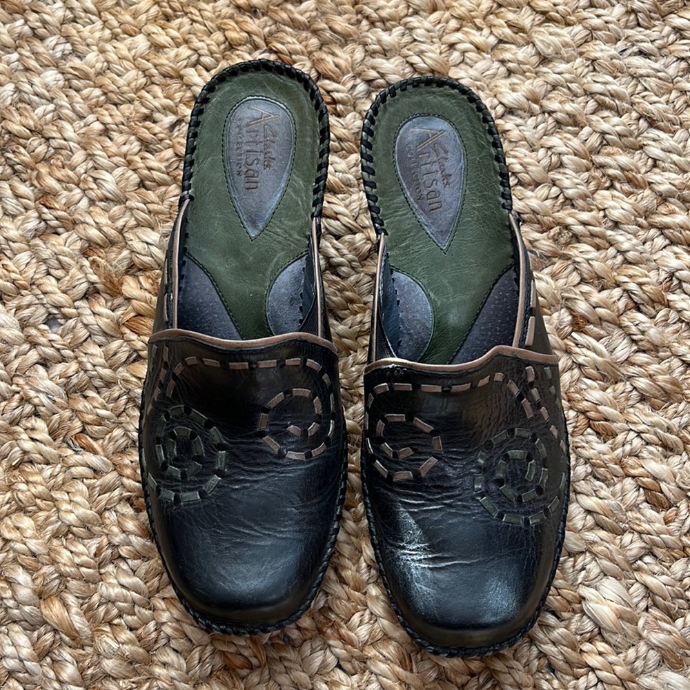 Excellent condition Clark’s Artisan Collection clogs 7 1/2